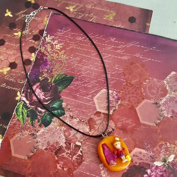 Pocket Land Polly Pocket Desert Western Saloon Door Pendant Cord Necklace - Picture 4 of 6